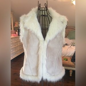 New w/o tags beautiful faux leather cream vest size XL